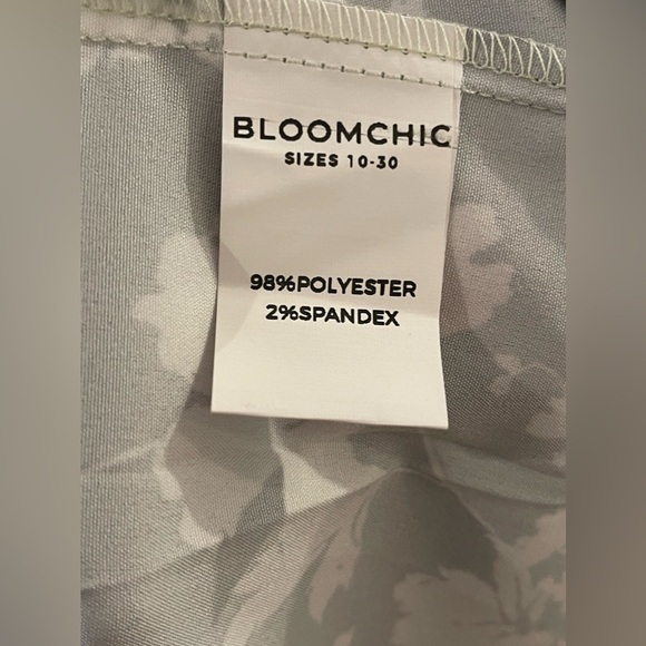 NWT BloomChic Floral Print Short Sleeve V
Neck Midi Dress Size 30 - Picture 7 of 7